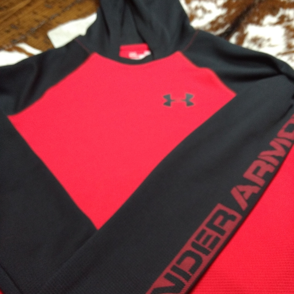Under Armour Thermal Hoodie - NEVER WORN
